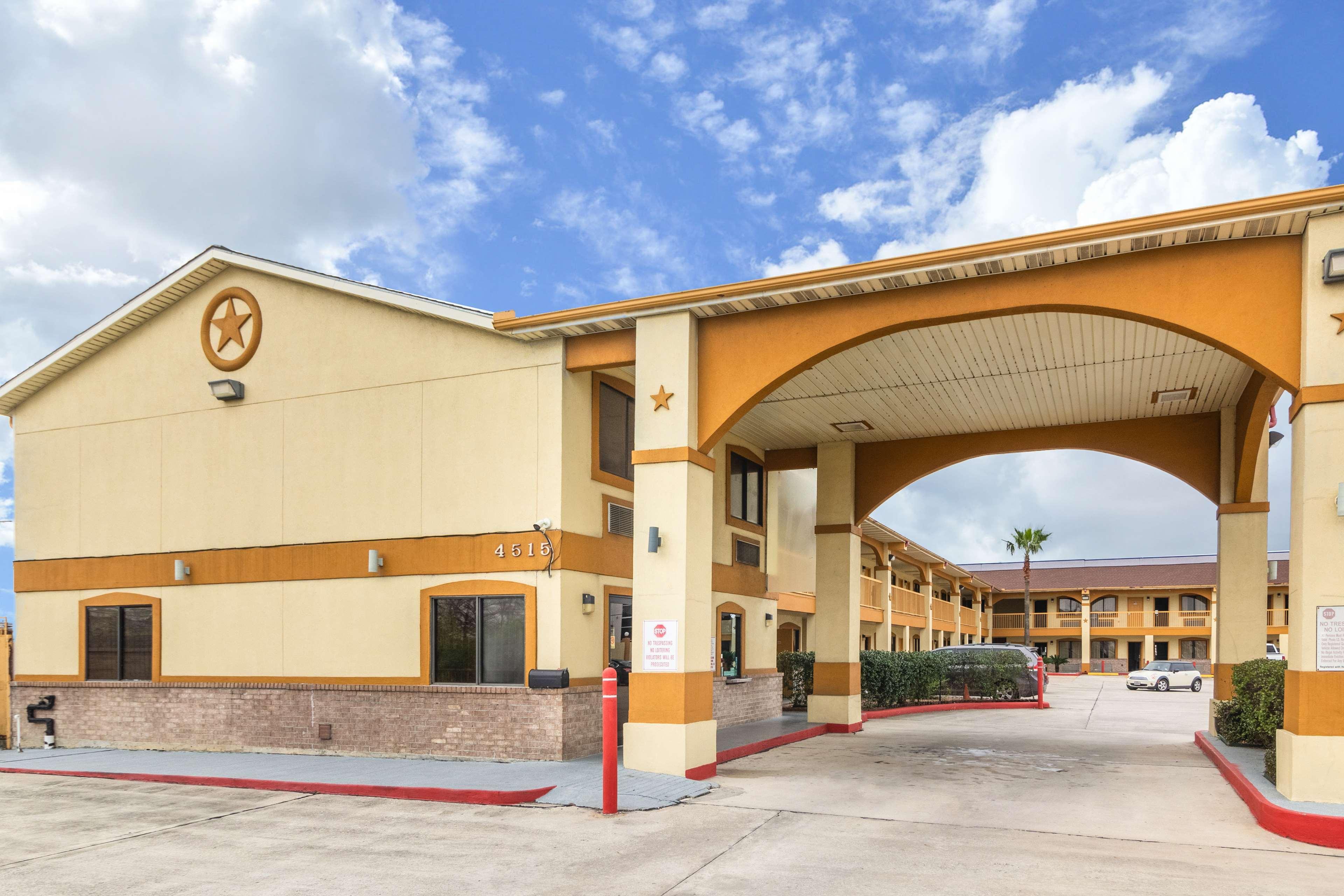 Hotel Dan Inn Uberaba & Convencoes By Nacional Inn Exterior foto